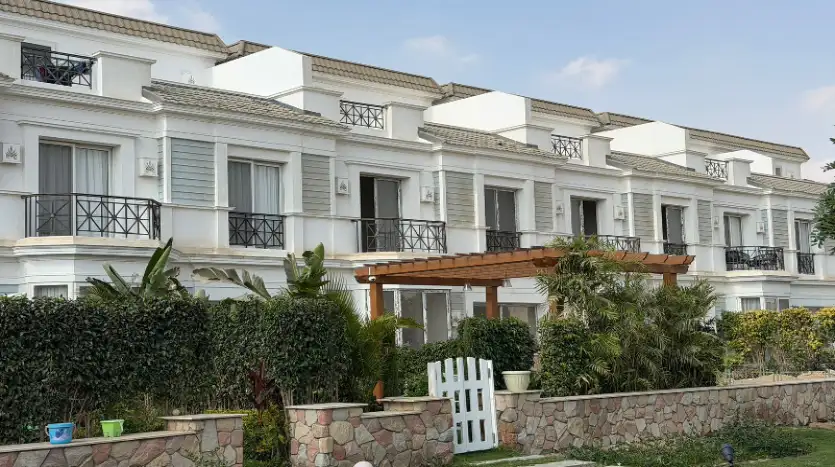 استلام فوري فلل وتاون هاوس كمبوند ماونتن فيو اكتوبر