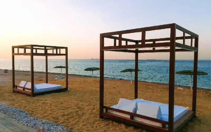 تفاصيل شاطئ ذا جروف العين السخنة