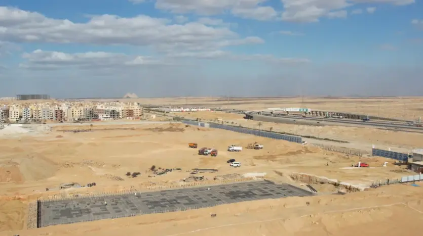 صورة من ارض الواقع للاهرامات ومشروع Hilton Civil Seven