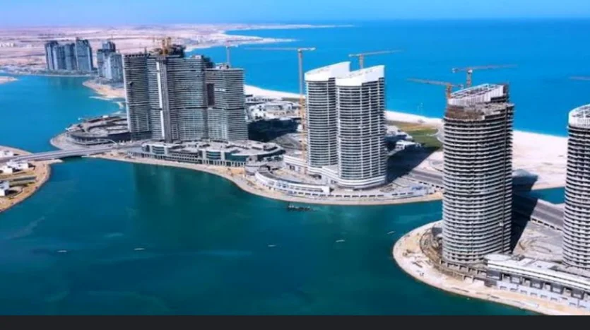 مقارنة استثمارية بين أبراج العلمين والجلالة والعاصمة الإدارية تحليل الأبراج السكنية والتجارية في العلمين والجلالة والعاصمة الإدارية