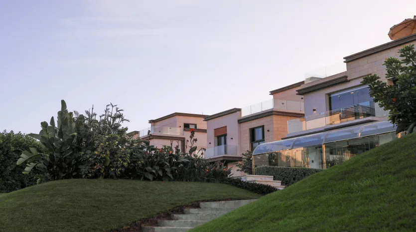 شقق وفيلات للبيع في ازار فلل للبيع في ازار