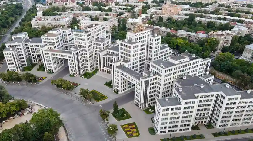 مقارنة بين العقارات التجارية والسكنية الفرق بين العقار التجاري والسكني في الاستثمار
