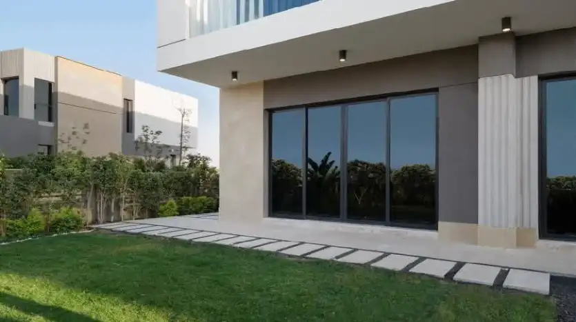 فيلا للبيع 305م بفيو لاجون مباشرة